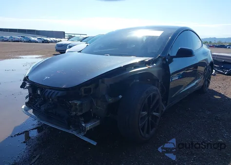 2018 Tesla Model 3 Long Range/Performance z USA, uszkodzony, nr VIN 5YJ3E1EB4JF055990